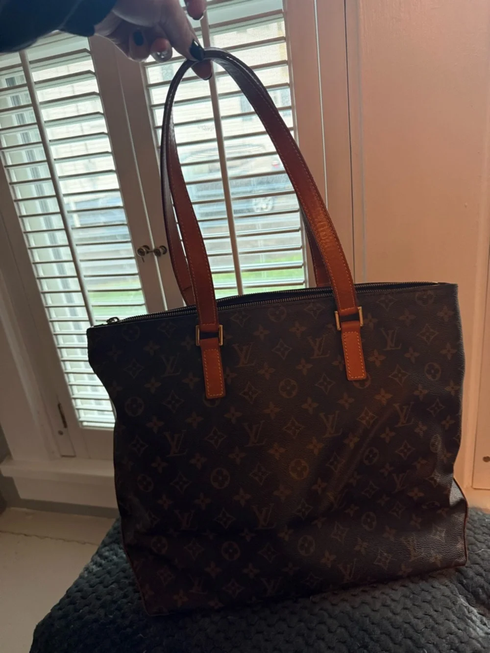 Louis Vuitton Cabas Mezzo - Picture 1 of 11